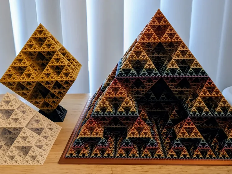 Pirámide de Sierpinski (foto de referencia)